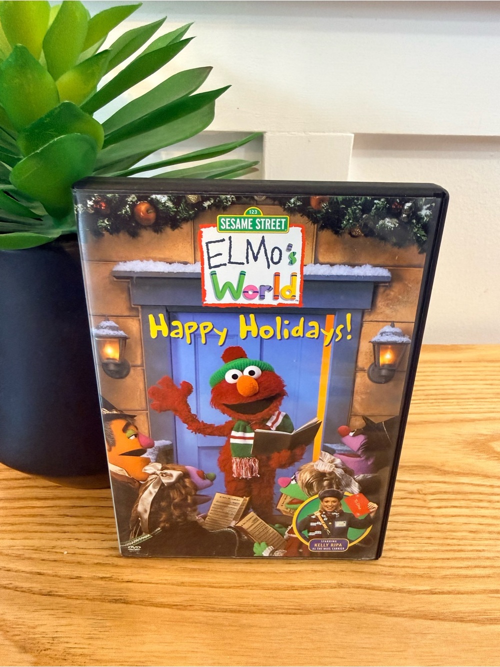 💫10/$25 • Sesame Street Elmo’s World Happy Holidays! DVD